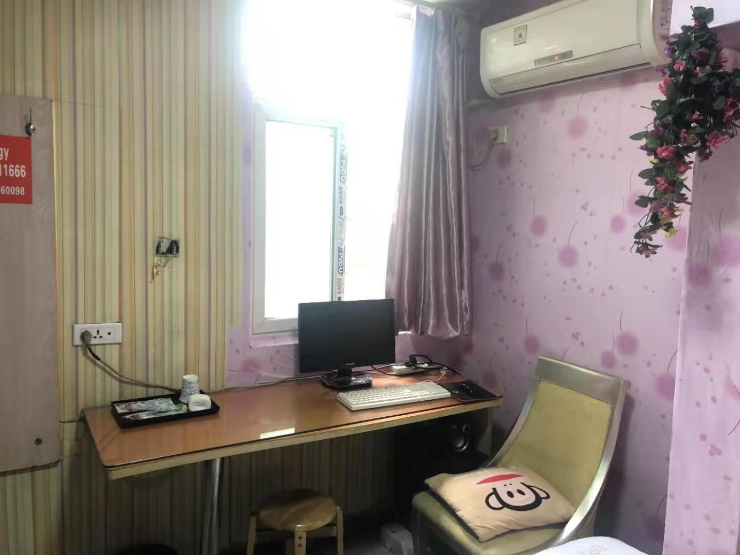 电脑大床房