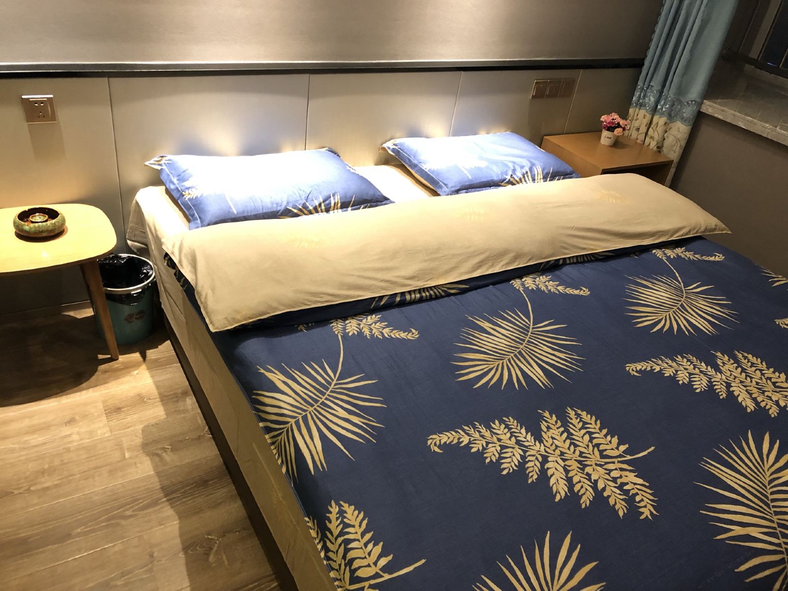 豪华大床房