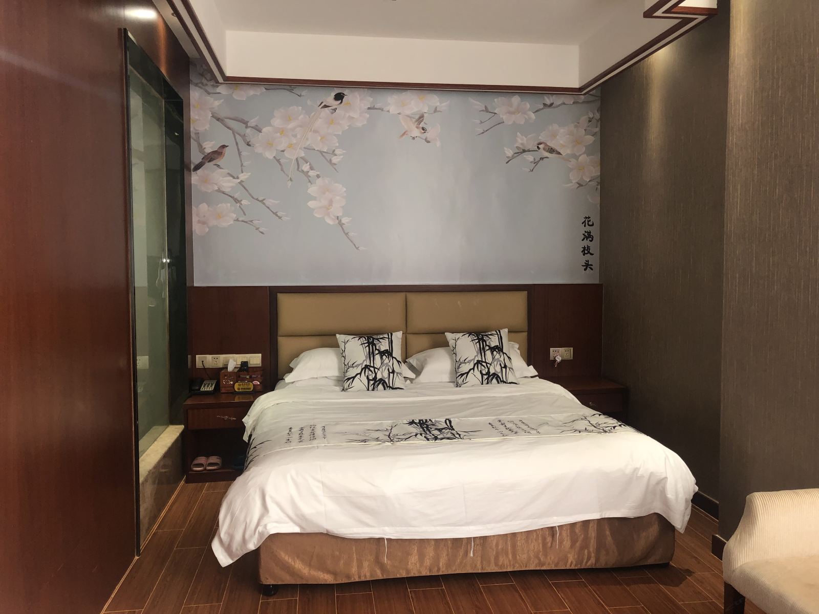 豪华大床房