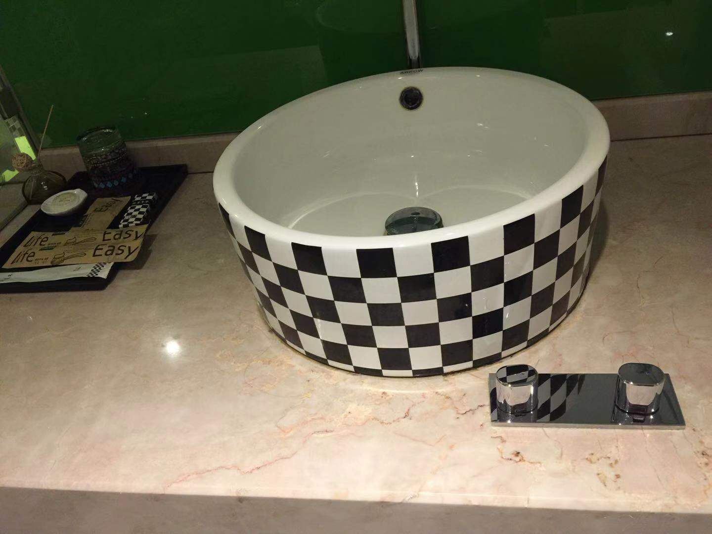 绿茵场房