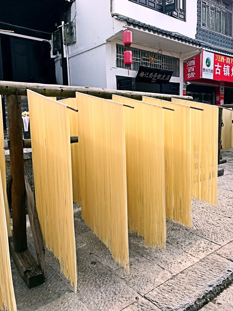 还有岩脚著名的好吃哒—岩脚面,宗玉肉饼.