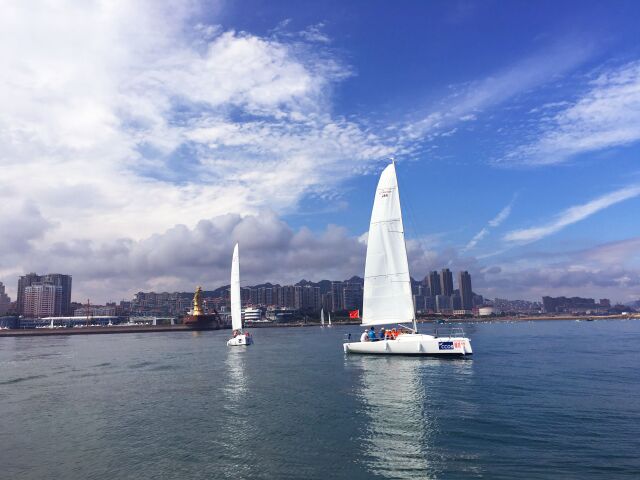 唐岛湾帆船中心:位于青岛西海岸经济新区唐岛湾,唐岛湾双体帆船具有