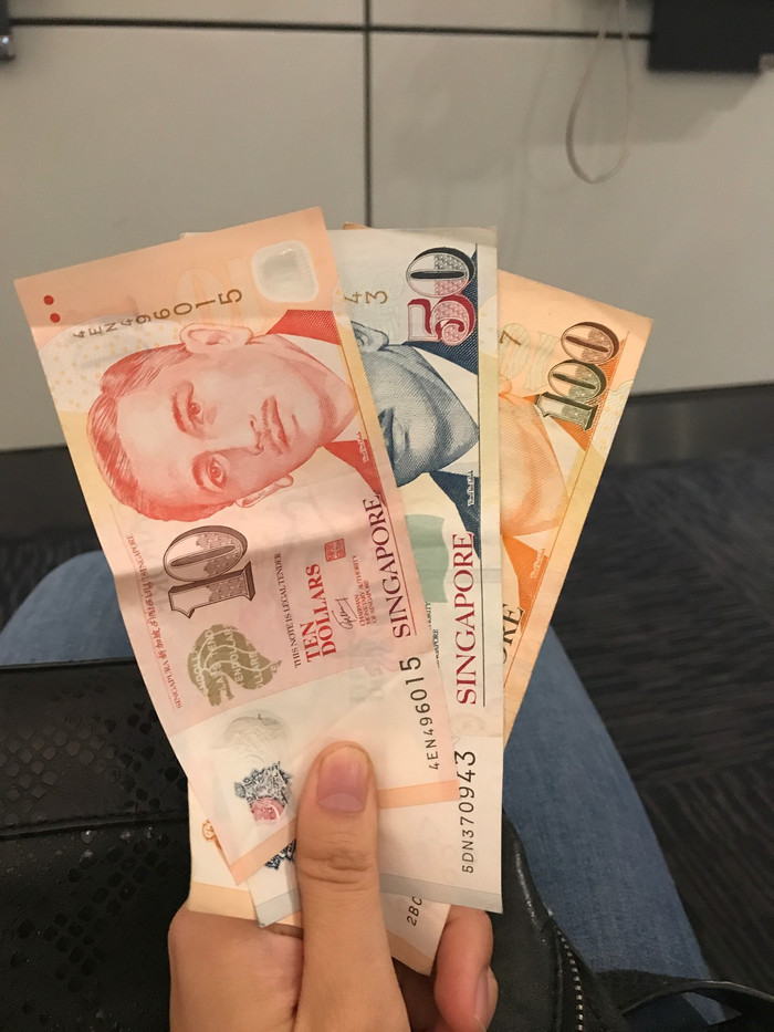 tip:新加坡办理地铁卡需要50元人民币开卡费,并且不予退回,为了省钱