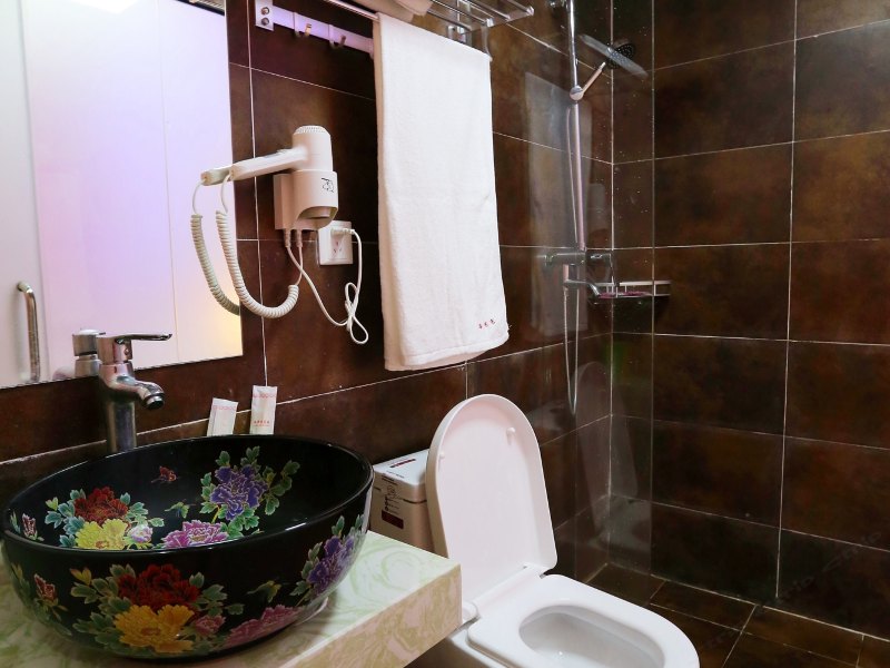 hotelPic