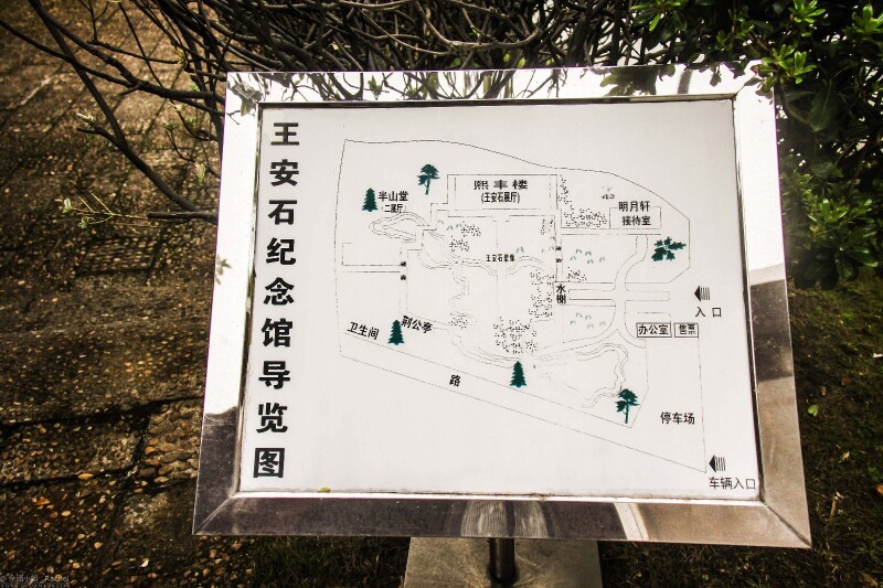 一进入景区,便能看到简洁明了的导览图.