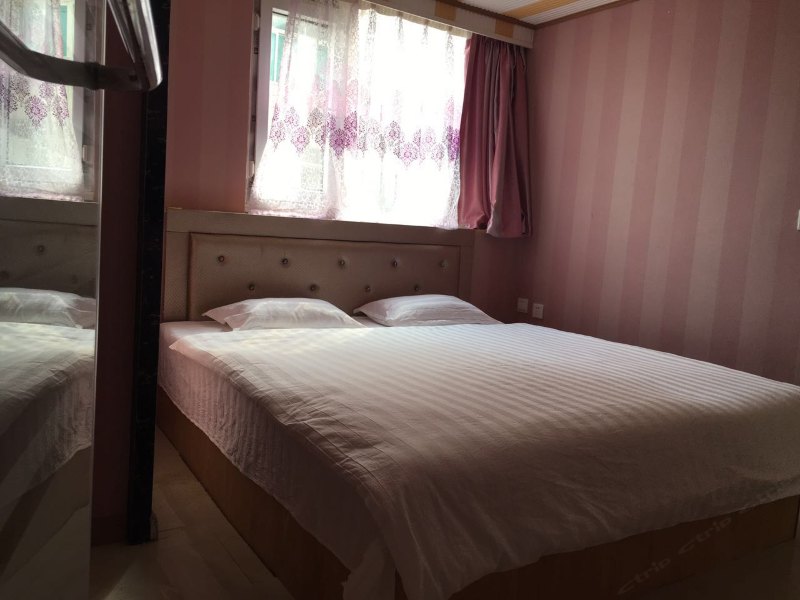 hotelPic
