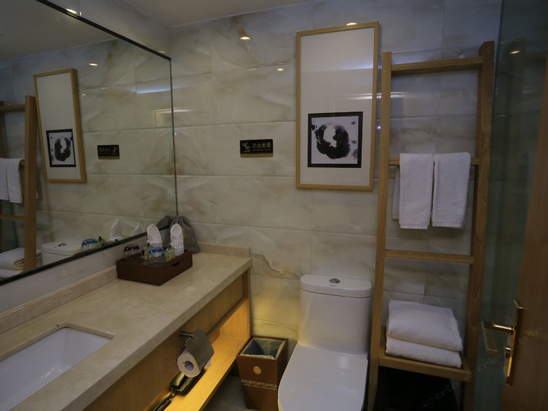 hotelPic