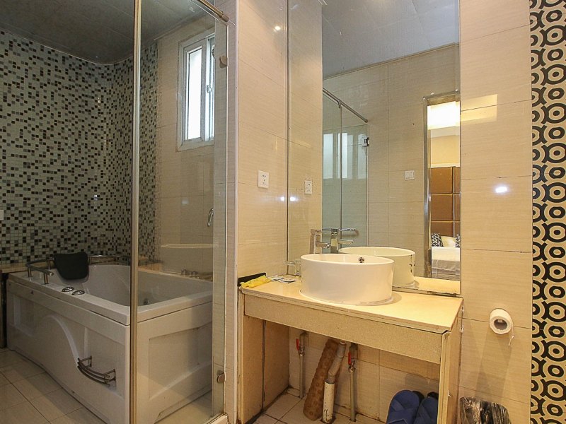 hotelPic