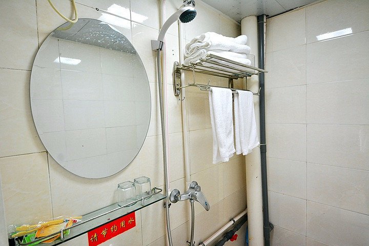 hotelPic