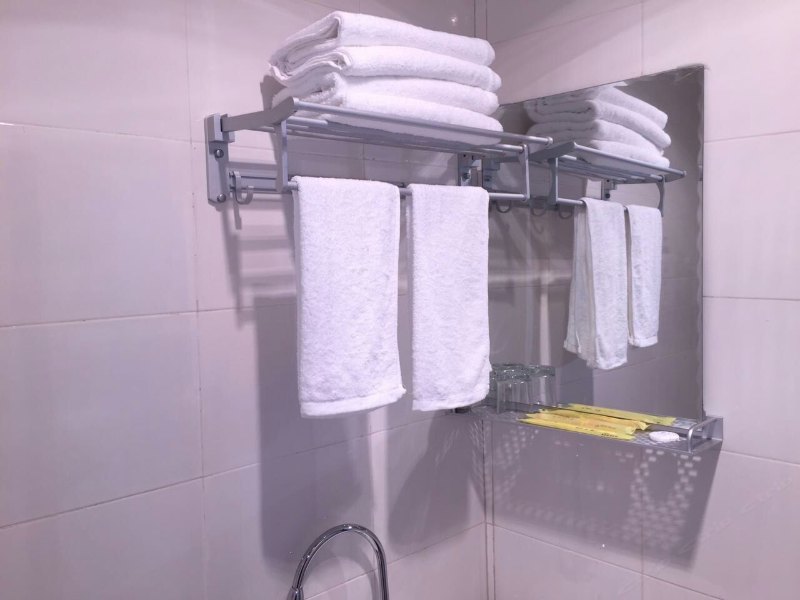 hotelPic