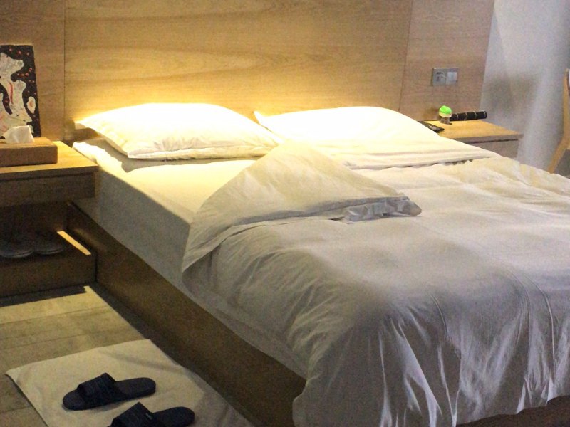 hotelPic