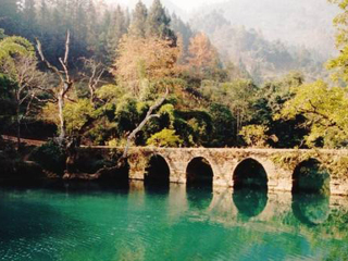 貴州旅游花多少錢_貴州九月旅游_貴州游跟團多少錢