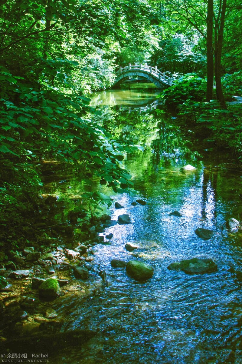 小桥流水人家!景色宜人,让人留恋.