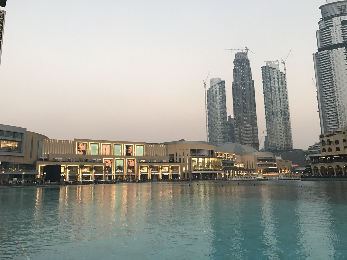 迪拜-沙迦-阿布扎比4晚6日游 EK早航班\/伊朗小