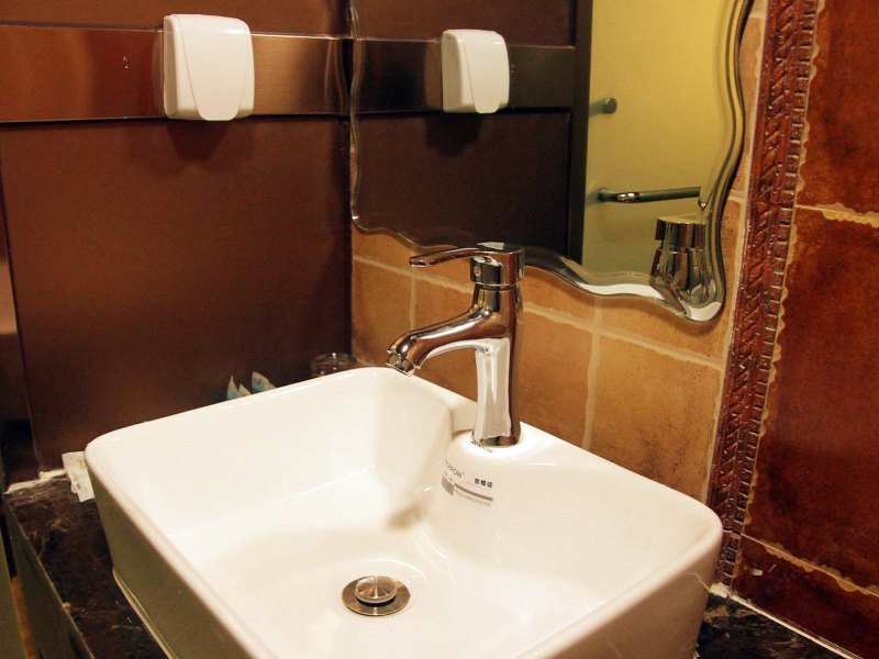 hotelPic