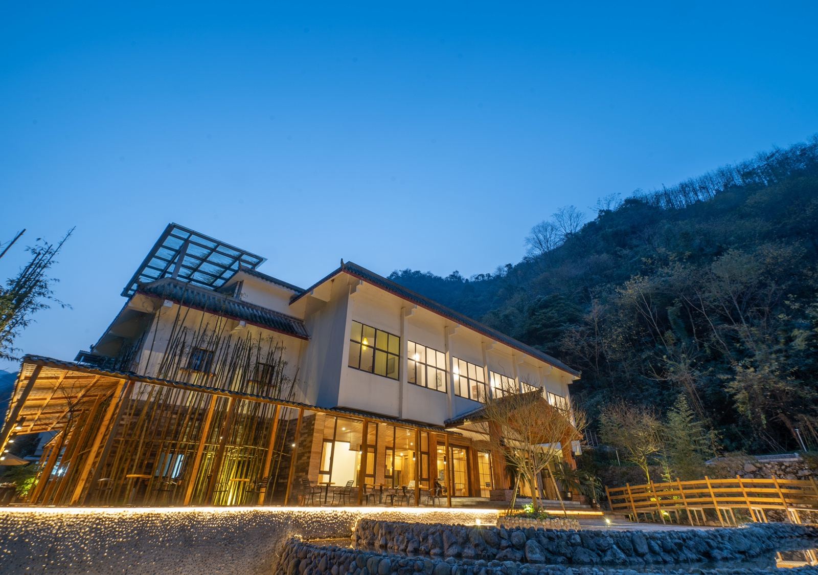 青城山桐去隐泉温泉度假酒店(原忘尘隐泉酒店)