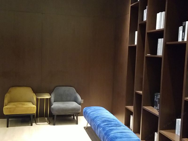 hotelPic