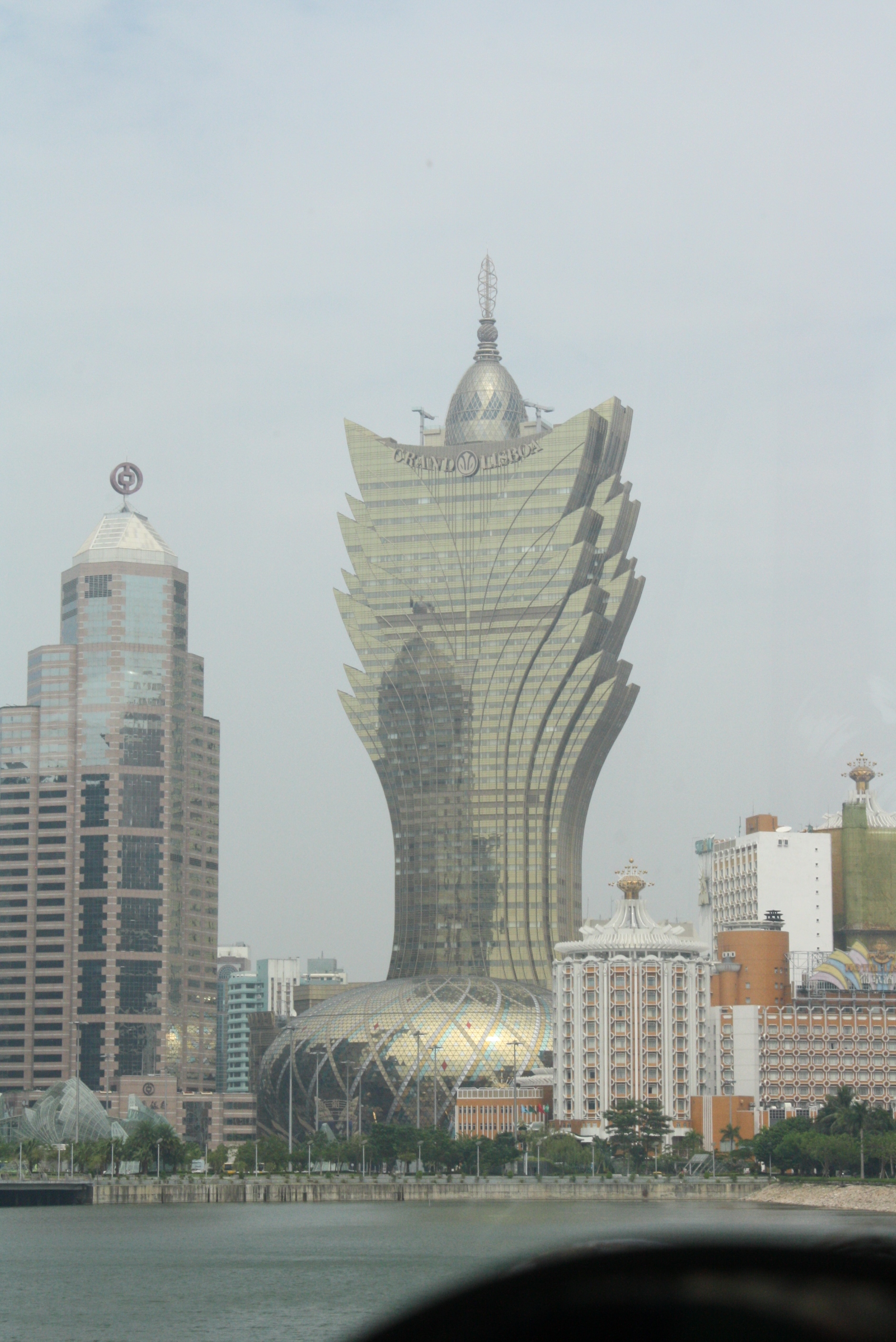 早上九点到珠海机场去澳门一日游,晚上回珠海