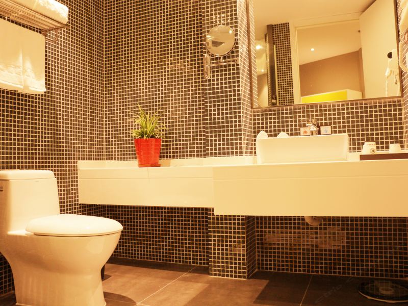 hotelPic