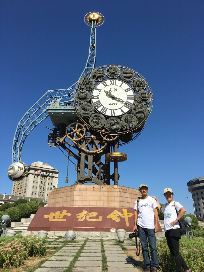 有的步行即到,非常方便,我们从天津站出发一路经过世纪钟,解放桥,津湾
