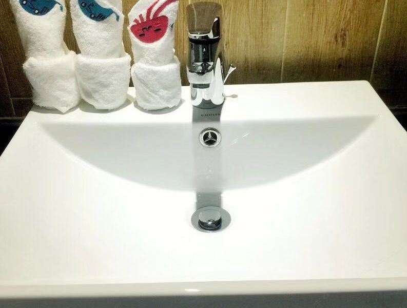 hotelPic
