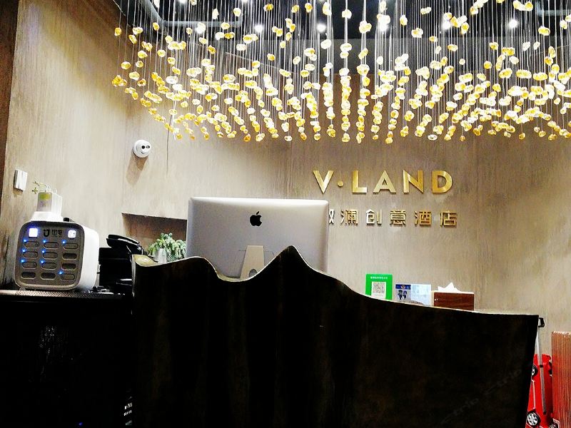 hotelPic