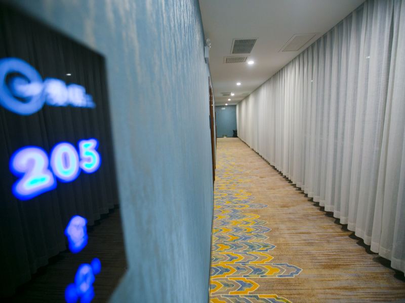 hotelPic