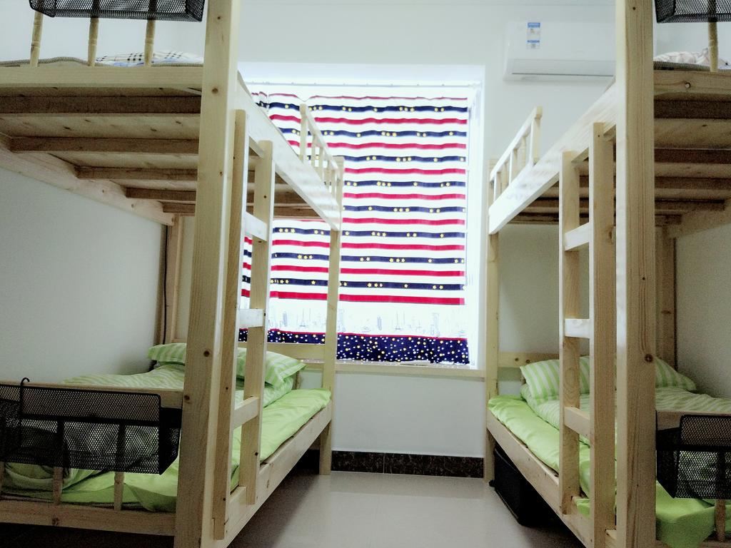 四人间(床位房公共卫浴)