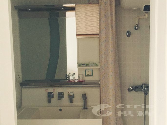 hotelPic