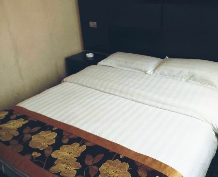 hotelPic