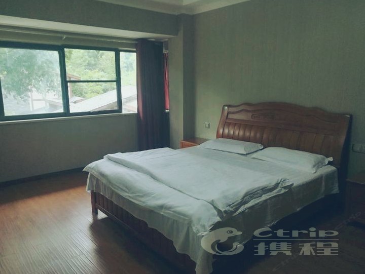 hotelPic