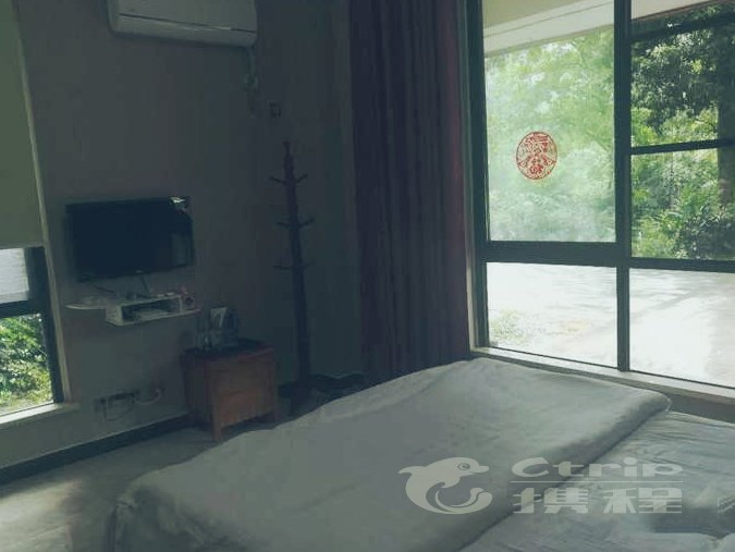 hotelPic