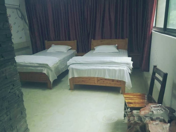 hotelPic