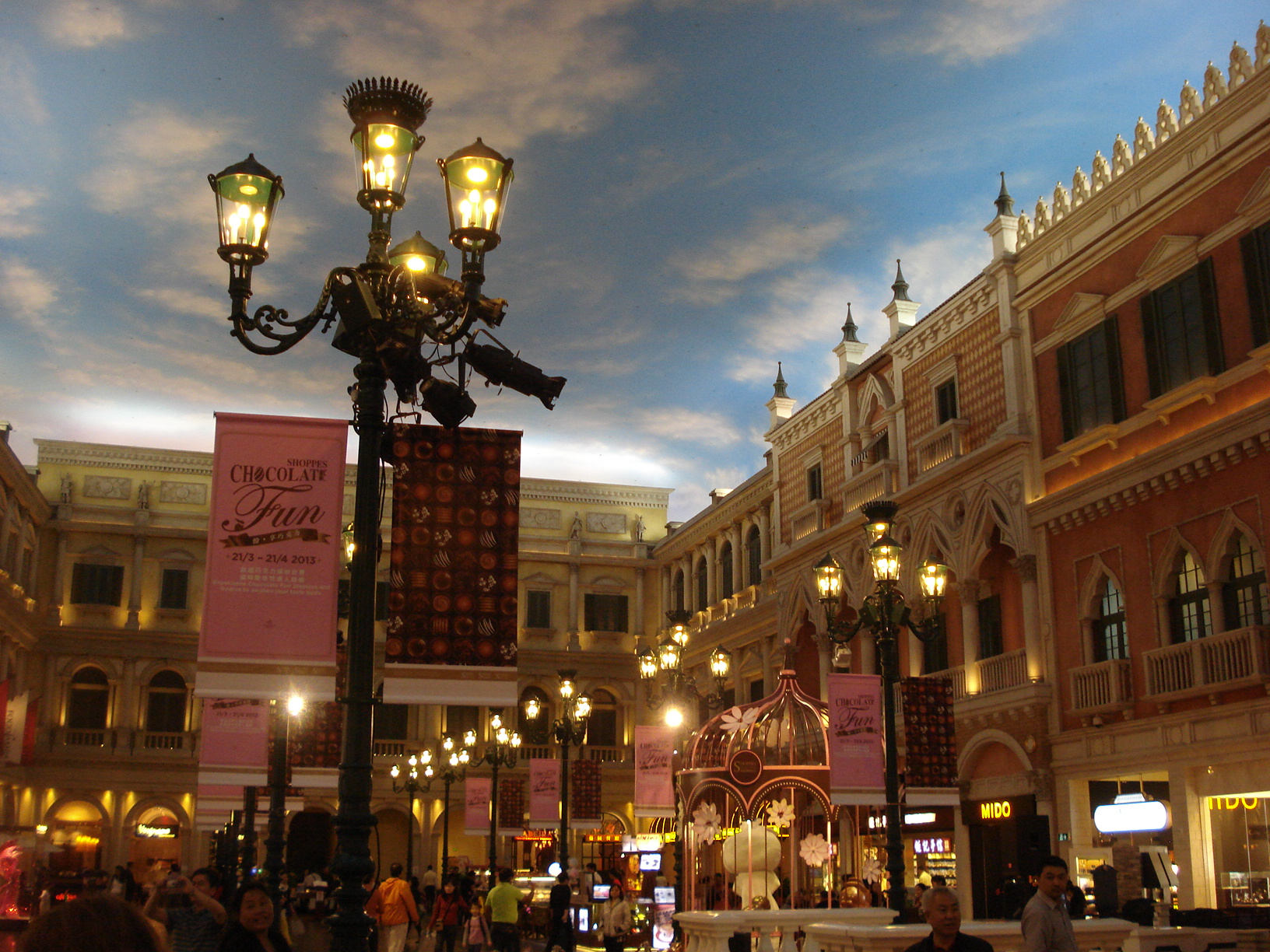 想去香港澳门玩几天,就吃些小吃,换多钱够用,香