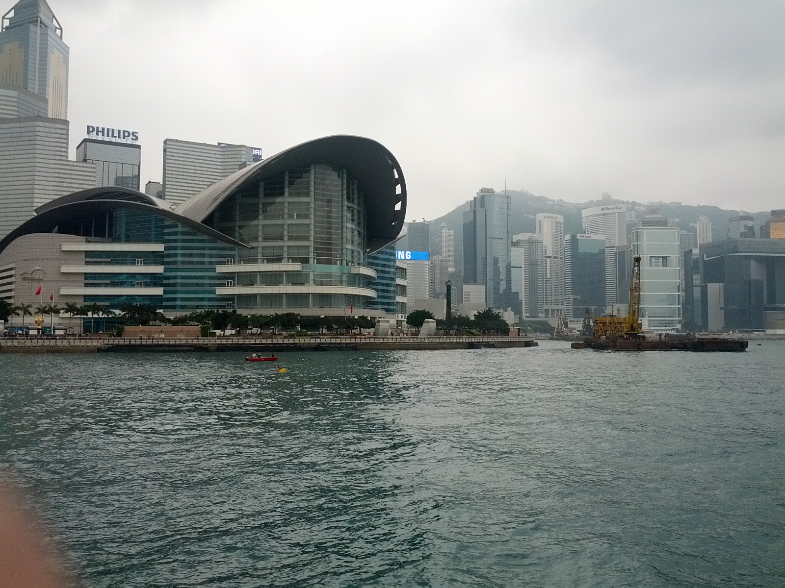 想去香港澳门玩几天,就吃些小吃,换多钱够用,香