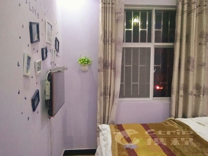 hotelPic