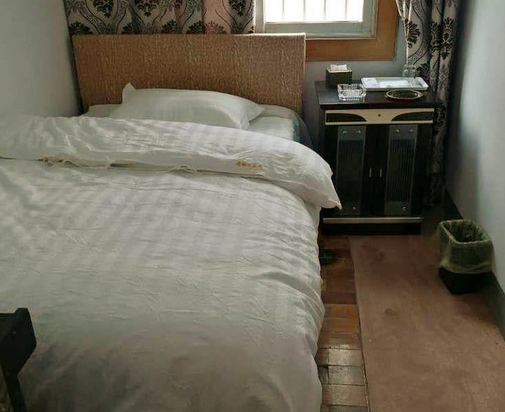 hotelPic