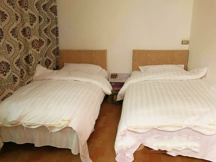 hotelPic