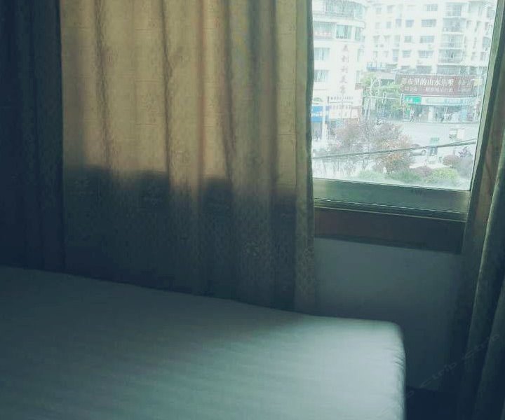 hotelPic