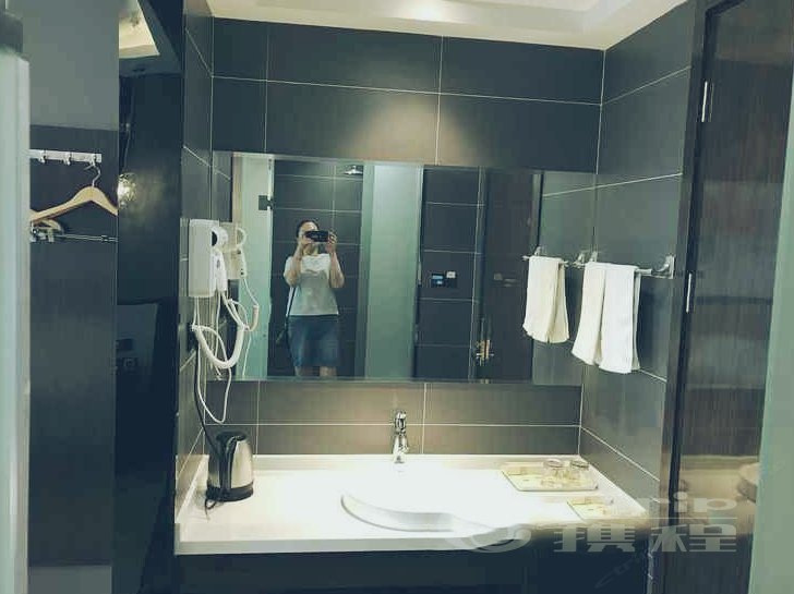 hotelPic