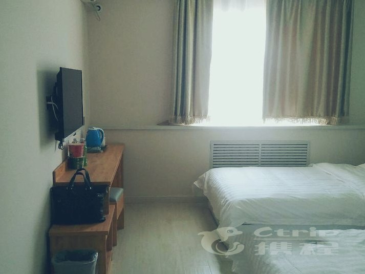 hotelPic