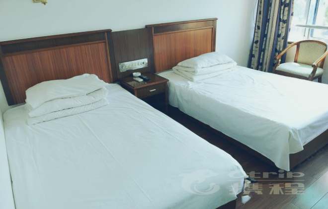 hotelPic