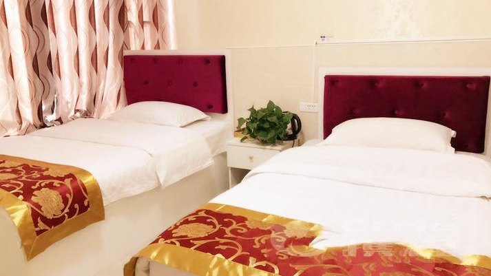 hotelPic