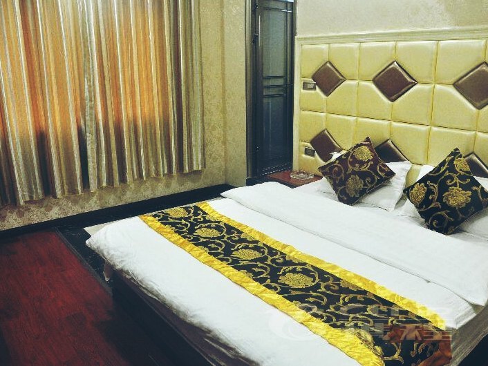 hotelPic
