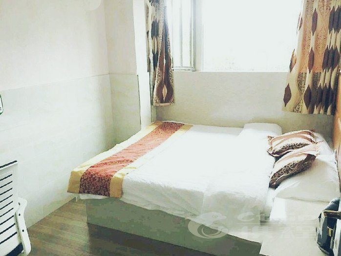 hotelPic