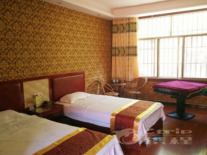 hotelPic