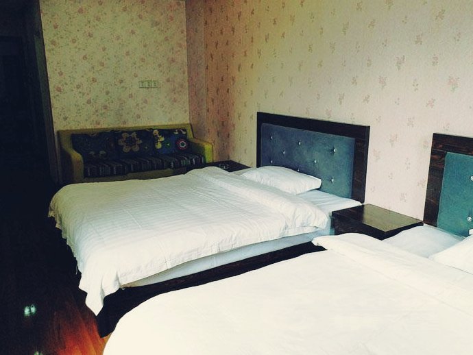 hotelPic