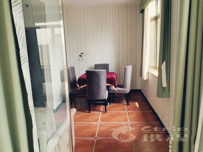 hotelPic