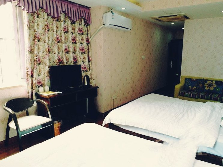 hotelPic