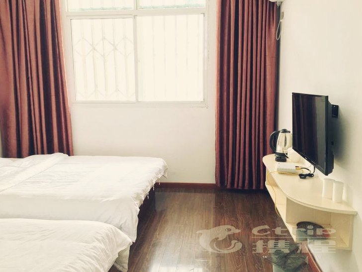 hotelPic